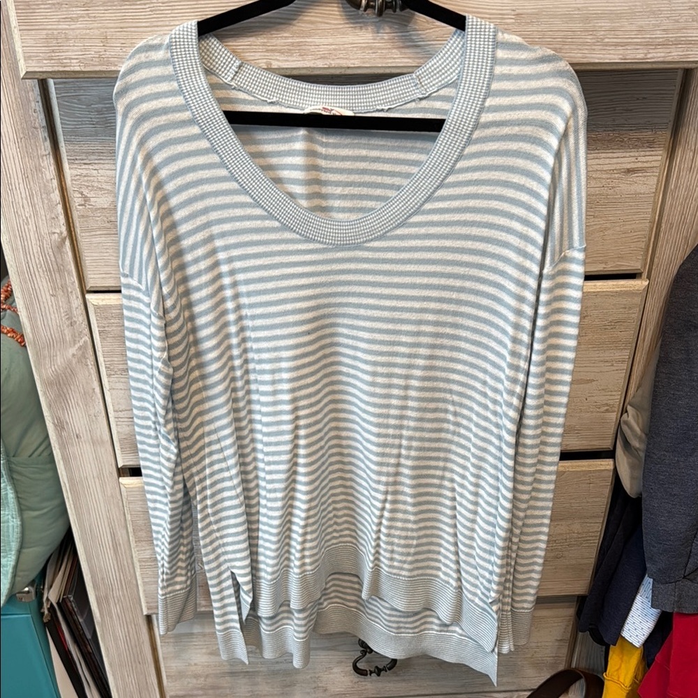 Vineyard Vines Striped Light Blue and White Women's Top
